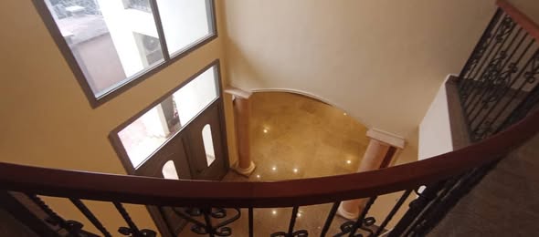 Duplex R+1 non meublé à louer à Bastos - Yaoundé