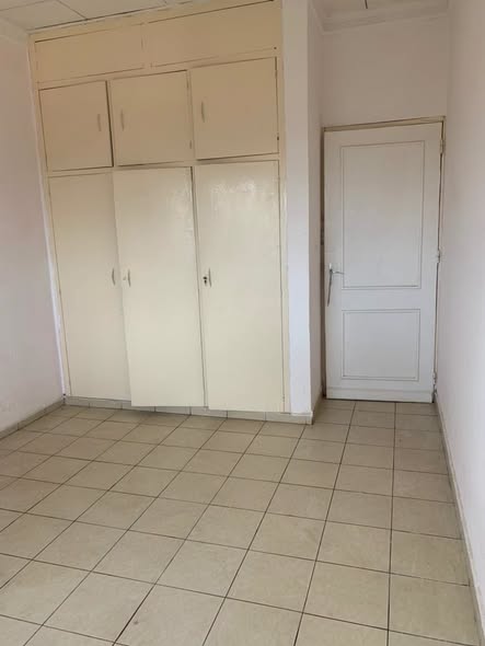 Appartement 3 chambres - Bastos - 400 000 FCFA/mois
