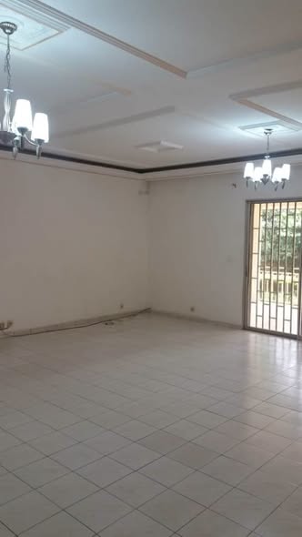 Villa 5 chambres à louer - Nkoleton, Yaoundé