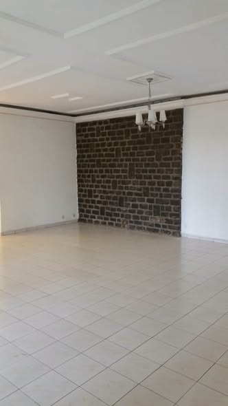 Villa 5 chambres à louer - Nkoleton, Yaoundé