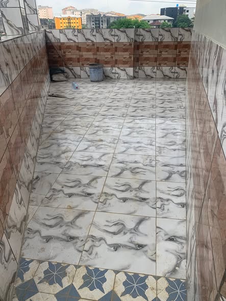 Chambre moderne à Yassa