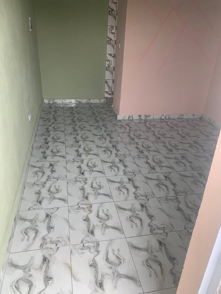 Chambre moderne à Yassa