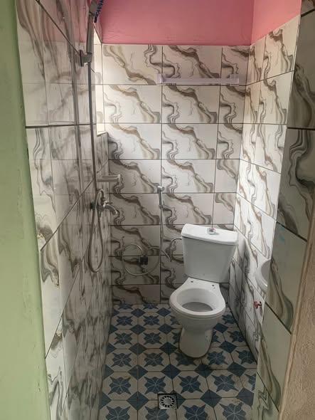 Chambre moderne à Yassa