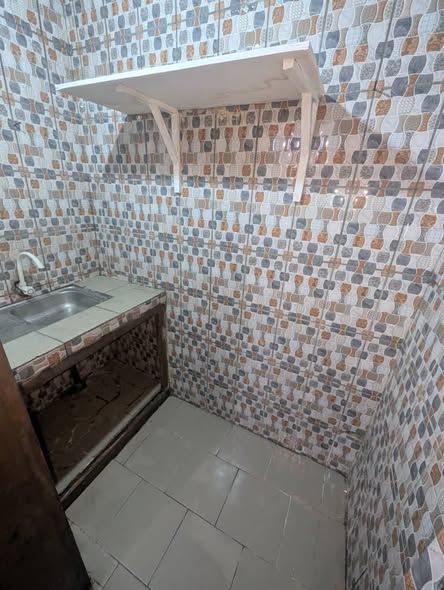 Grande chambre 3 pièces staffée à Beedi - 35 000 FCFA/mois