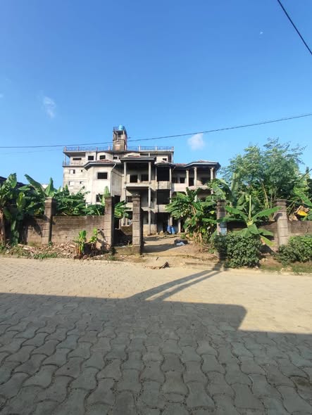 Immeuble inachevé à vendre - Logbessou, Douala