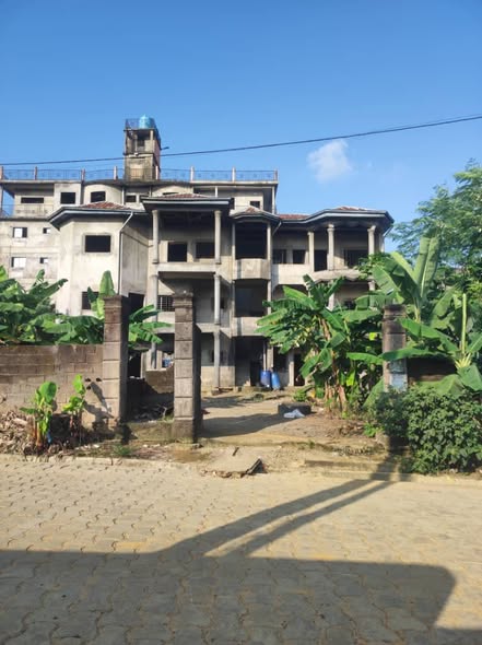 Immeuble inachevé à vendre - Logbessou, Douala