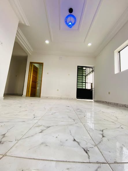 Studio moderne à Dakar vers combi