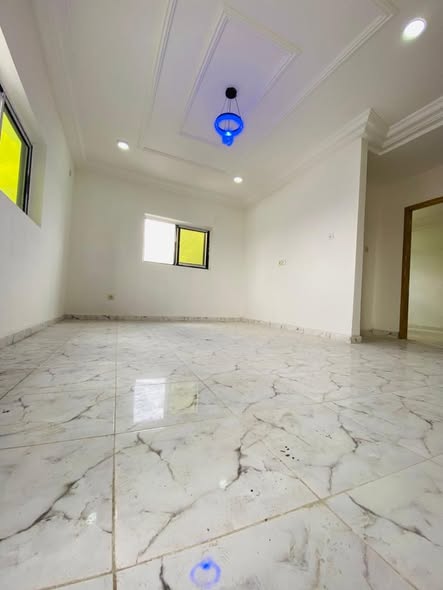 Studio moderne à Dakar vers combi
