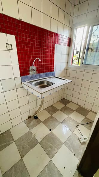 Grande chambre à louer – Kotto Bangue, Douala
