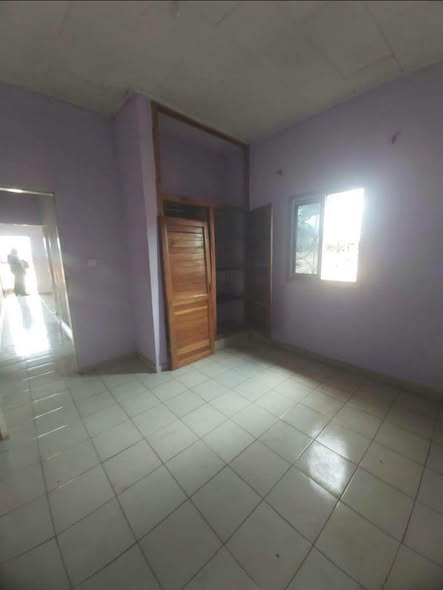 Studio moderne à Biyem-Assi